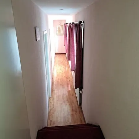 Spacious Nisramont 샬레